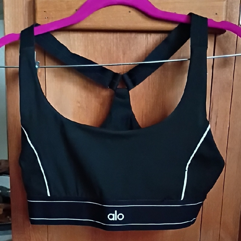 ALO Yoga Black and White Airlift Sports Bra New Never Worn